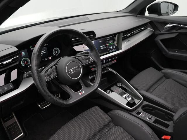 Audi A3 SPORTBACK 45 TFSI e 245 pk S-tronic S edition Competition / S-Line | Panoramadak | Achteruitrijcamera | Stoelverwarming | Adaptive Cruise Control | Park Assist | 19 inch