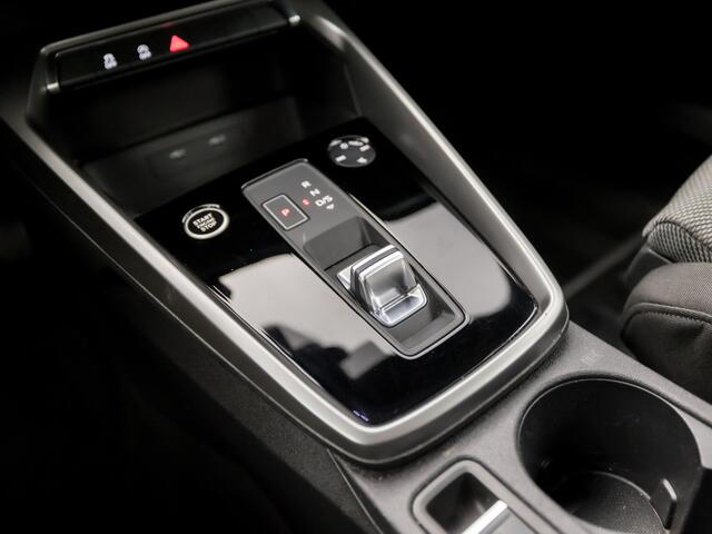 Audi A3 SPORTBACK 30 TFSI Sport Automaat (APPLE CARPLAY, GROOT NAVI, CLIMATE, GETINT GLAS, PARKEERSENSOREN, SPORTSTOELEN, LED KOPLAMPEN, LANE ASSIST, CRUISE, NIEUWSTAAT)