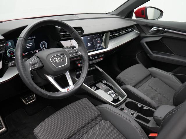 Audi A3 SPORTBACK 40 TFSI e 204 pk S-tronic Edition | Panoramadak | Matrix LED | Bang & Olufsen sound | Stoelverwarming | Head-up display | Park Assist | Side Assist | 18 inch