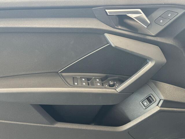 Audi A3 SPORTBACK 40 204pk TFSI e S-Line Parkeerhulp achter | Adaptive cruise control | MMI navigatie plus MMI touch
