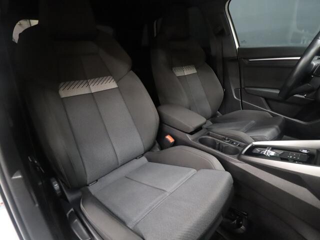 Audi A3 SPORTBACK 30 TFSI Sport [CRUISE CONTROL, APPLE CARPLAY, PARKEERSENSOREN, SPORTSTOELEN, NAVIGATIE, NIEUWSTAAT]