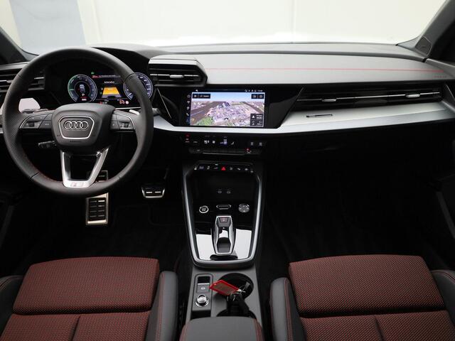 Audi A3 SPORTBACK 45 TFSIe 272kW/272PK S Line Competition · Panoramadak · Drive select · Camera + Parkeersensoren · Garantie tot april 2027