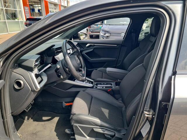 Audi A3 SPORTBACK 30 TFSI S 110pk edition S-line interieur & exterieur / zwart optiek+ / LED / Navigatie / Climate controle / Getint glas / 18''LMV