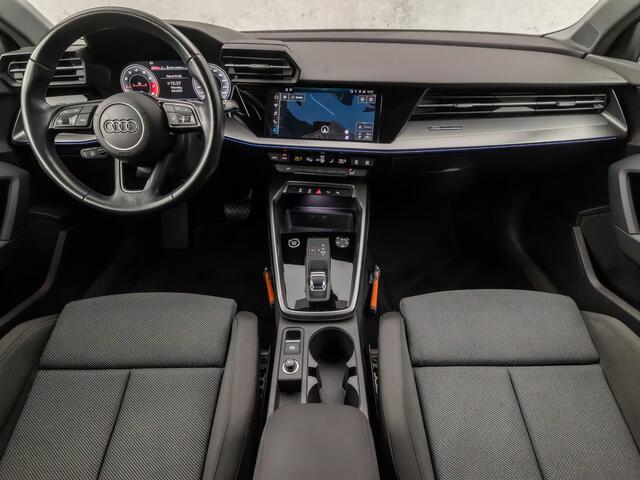 Audi A3 SPORTBACK 30 TFSI Sport Automaat (SCHUIFDAK, APPLE CARPLAY, GROOT NAVI, ADAPTIVE CRUISE, SFEERVERLICHTING, GETINT GLAS, SPORTSTOELEN, DAKRAILS, LED KOPLAMPEN, NIEUWSTAAT)