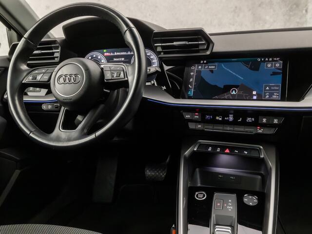 Audi A3 SPORTBACK 30 TFSI Sport Automaat (SCHUIFDAK, APPLE CARPLAY, GROOT NAVI, ADAPTIVE CRUISE, SFEERVERLICHTING, GETINT GLAS, SPORTSTOELEN, DAKRAILS, LED KOPLAMPEN, NIEUWSTAAT)