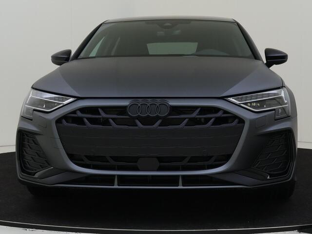 Audi A3 SPORTBACK 30 TFSI S edition | Daytonagrijs Exclusive Matlak | PANO | Ambiente lichtpakket Pro | Stoelverwarming | Optiek zwart Plus| 18 Inch | PDC Voor/Achter | 3-zone airco | Carplay/Andriod Auto | Draadloos lader | Privacy Glass