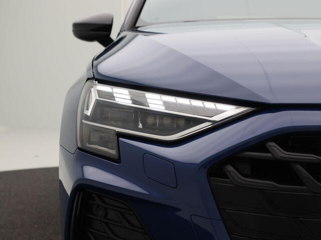 Audi A3 SPORTBACK 40 TFSI e 204 Pk Automaat S-Line | LED | Camera | Carplay | Stoel Verwarming | Navigatiesysteem | Sensoren | Elektrische Stoelen | 18 Inch | 9.557 Km!!