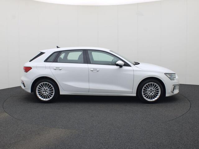 Audi A3 SPORTBACK 35 TFSI/150PK Advanced · Navigatie · Stoelverwarming · Parkeersensoren