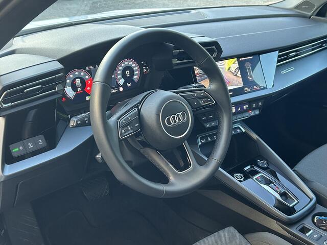 Audi A3 SPORTBACK 35 TFSI Advanced edition l Sonos l LED l 19 Inch l Stoelverwarming l Optiek Zwart