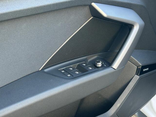 Audi A3 SPORTBACK 35 TFSI Advanced edition l Sonos l LED l 19 Inch l Stoelverwarming l Optiek Zwart