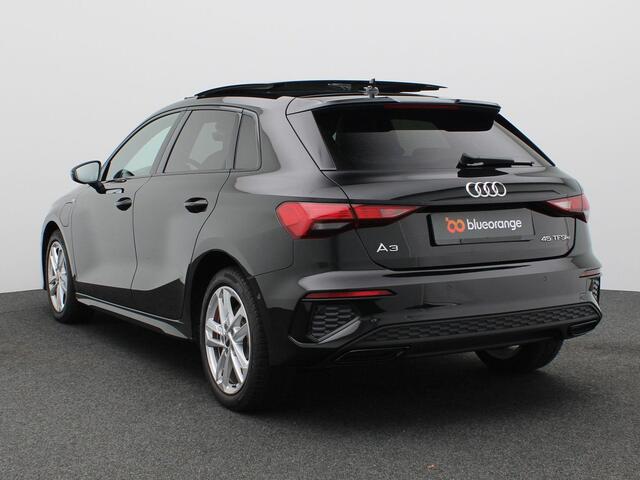 Audi A3 SPORTBACK 45 TFSI e S edition Competition 245PK S-tronic Pano-Schuifdak, Keyless, Stoelverwarming, Adaptive cruise control, Lane Assist, Apple Carplay/Android Auto, Parkeersensoren voor en achter, 17" LM Velgen