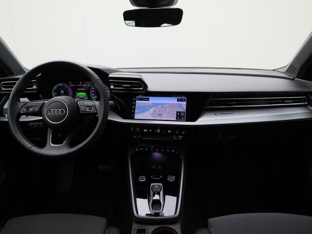 Audi A3 SPORTBACK 40 TFSI e 204pp Advanced edition · Elektrische stoelverstelling · Apple/Android Car Play · Navigatie · Camera + Parkeersensoren · Garantie tot maart 2030 of 100000km.