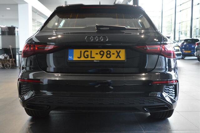 Audi A3 SPORTBACK 30 TDI 3X S-LINE Black Style navi camera led 18 inch !!