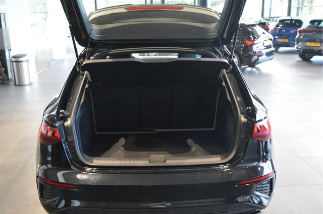 Audi A3 SPORTBACK 30 TDI 3X S-LINE Black Style navi camera led 18 inch !!