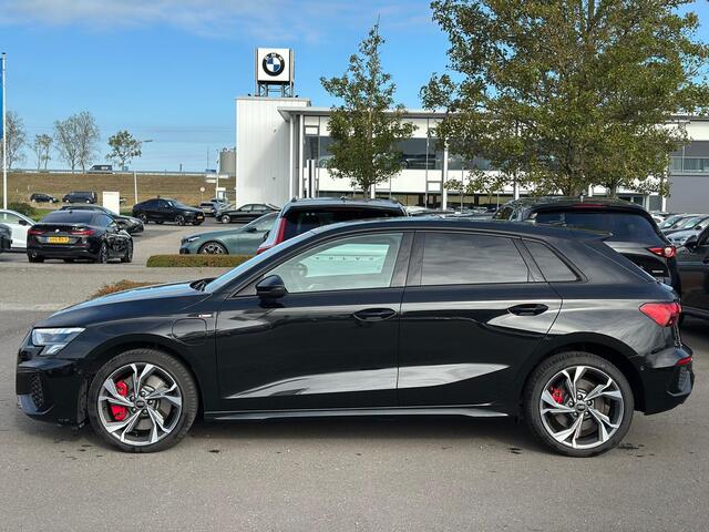 Audi A3 SPORTBACK 45 TFSI e S edition Competition | Zwart optiek | 18" | LED | Audi Sound | Ambiënt Lighting