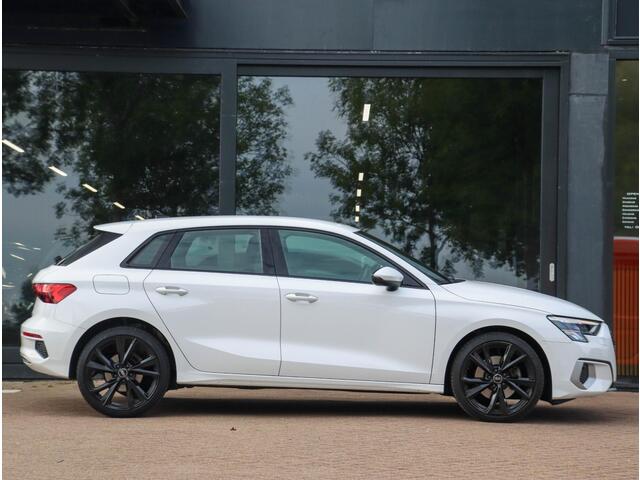 Audi A3 SPORTBACK 30 TFSI Business edition Automaat | Matrix LED | Sportstoelen