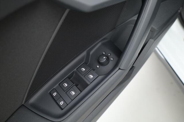 Audi A3 SPORTBACK 45 TFSI e S Line | Pano | Navi | Keyless | Elek. Achterklep | Stoelverw. | Apple CarPlay