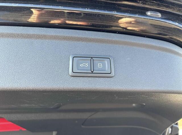 Audi A3 SPORTBACK 45 TFSI e S edition Competition | Afneembare Trekhaak | Dealer onderhouden | Verwacht |