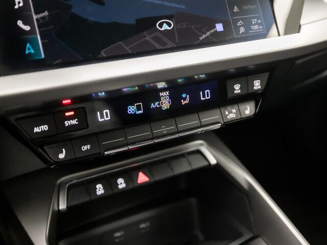 Audi A3 SPORTBACK 30 TFSI S-Line Sport Automaat (2X S-LINE, APPLE CARPLAY, GROOT NAVI, LEDER, STOELVERWARMING, SPORTSTOELEN, GETINT GLAS, ADAPTIVE CRUISE, KEYLESS, NIEUWSTAAT)