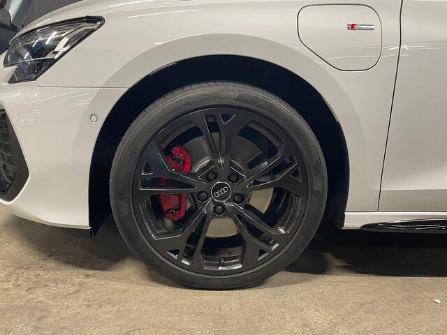 Audi A3 SPORTBACK 45 TFSi 272 Pk e S edition Competition | Sonos Audio | Camera | Carplay | LED | Adaptive Cruise | Stoel Verwarming | 18 Inch | 2.409 Km!!