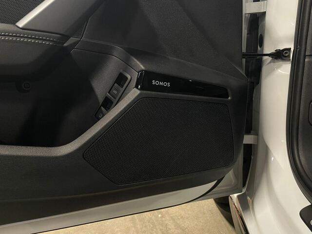 Audi A3 SPORTBACK 45 TFSi 272 Pk e S edition Competition | Sonos Audio | Camera | Carplay | LED | Adaptive Cruise | Stoel Verwarming | 18 Inch | 2.409 Km!!