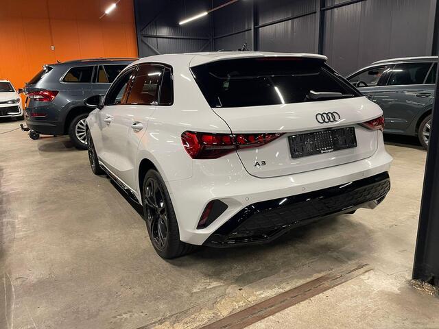 Audi A3 SPORTBACK 45 TFSi 272 Pk e S edition Competition | Sonos Audio | Camera | Carplay | LED | Adaptive Cruise | Stoel Verwarming | 18 Inch | 2.409 Km!!