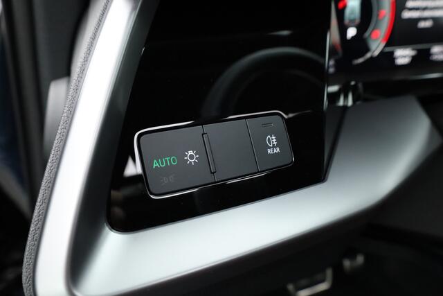 Audi A3 SPORTBACK 35 TFSI | Pano | Afn. Trekhaak | Sportstoelen | Apple CarPlay | Stoelverw. | Camera | 17"