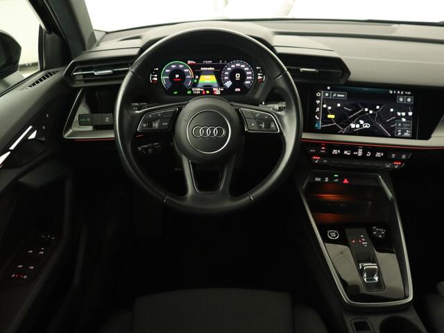 Audi A3 SPORTBACK 45 TFSI e S Line | Stoelverwarming | Camera | Sfeerverlichting | Virtual Cockpit | Carplay | Navigatie | Sportstoelen | 18'' | Climate control | PHEV | Plug In