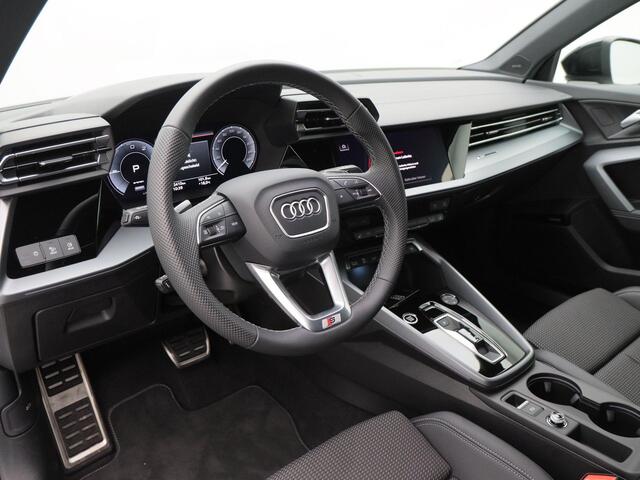 Audi A3 SPORTBACK 45 TFSi 272 Pk e S edition Competition | Sonos Audio | Camera | Carplay | LED | Adaptive Cruise | Stoel Verwarming | 18 Inch | 2.409 Km!!