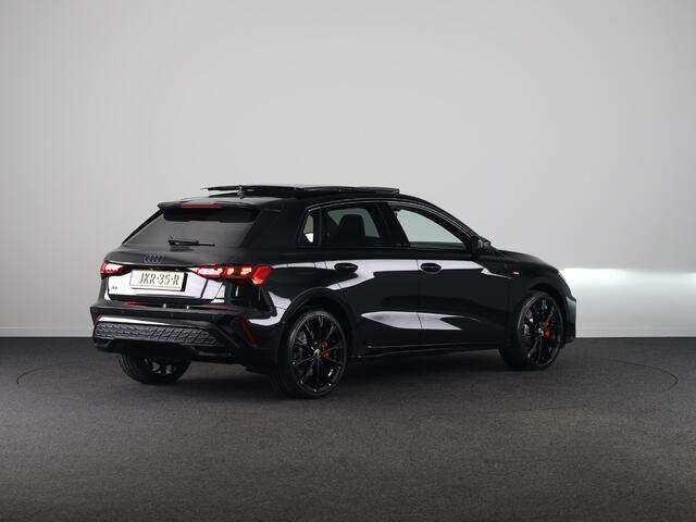 Audi A3 SPORTBACK 45 TFSI e S edition Competition 272pk | Panoramadak | Sonos Premium Audio | 19 inch Lichtmetalen velgen | Parkeercamera