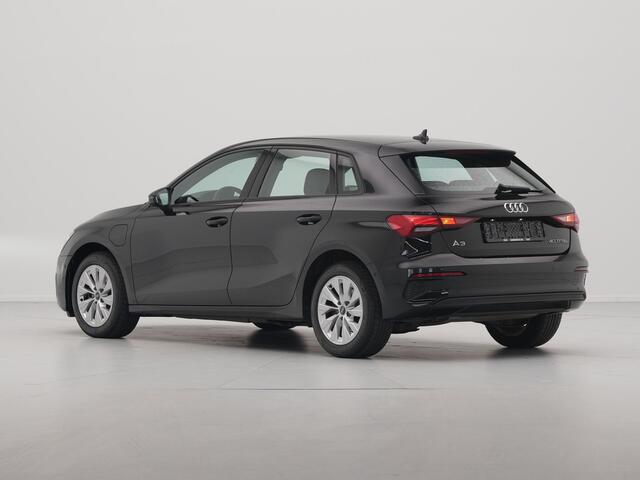 Audi A3 SPORTBACK 40 TFSI e 204pk Leer Navigatie Parkassist Privacy glass 306