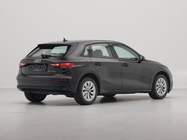Audi A3 SPORTBACK 40 TFSI e 204pk Leer Navigatie Parkassist Privacy glass 306