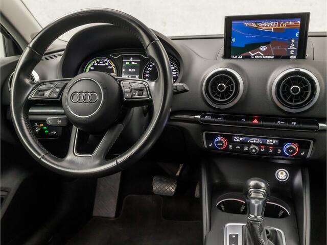 Audi A3 SPORTBACK 1.4 e-tron Sport 204Pk Automaat (GROOT NAVI, CLIMATE, STOELVERWARMING, LEDER, SPORTSTOELEN, GETINT GLAS, KEYLESS, PARKEERSENSOREN, NIEUWSTAAT)