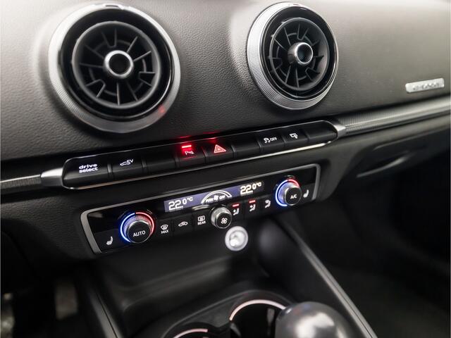 Audi A3 SPORTBACK 1.4 e-tron Sport 204Pk Automaat (GROOT NAVI, CLIMATE, STOELVERWARMING, LEDER, SPORTSTOELEN, GETINT GLAS, KEYLESS, PARKEERSENSOREN, NIEUWSTAAT)