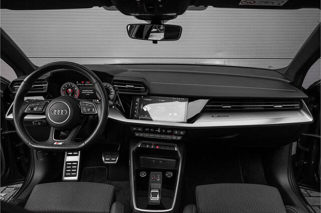 Audi A3 SPORTBACK 30 TFSI S Edition Pano ACC Zwart Optiek Trekhaak