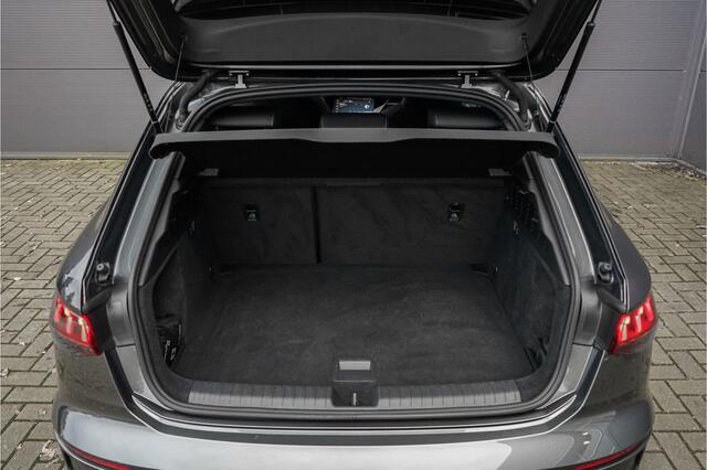 Audi A3 SPORTBACK 30 TFSI S Edition Pano ACC Zwart Optiek Trekhaak