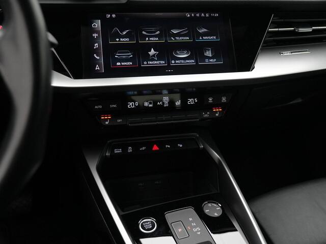 Audi A3 SPORTBACK 40 TFSI e 204 pk S-tronic Attraction | Panoramadak | Leder | Achteruitrijcamera | Navigatie | Stoelverwarming