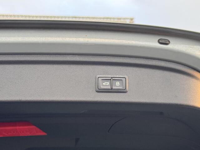 Audi A3 SPORTBACK 35 TFSI Advanced edition 150PK S-tronic | Ambient + | Elektrische verstelbare stoel | Elektrische achterklep | Parkeersensoren voor + achter |