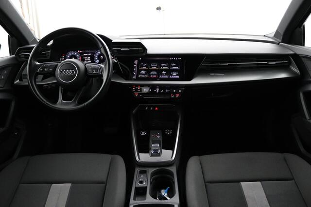 Audi A3 SPORTBACK 35 TFSI S edition Elk. kofferbakklep | Stoelverwarming | Elk. verstelbare stoelen | Onderhoudsboekjes
