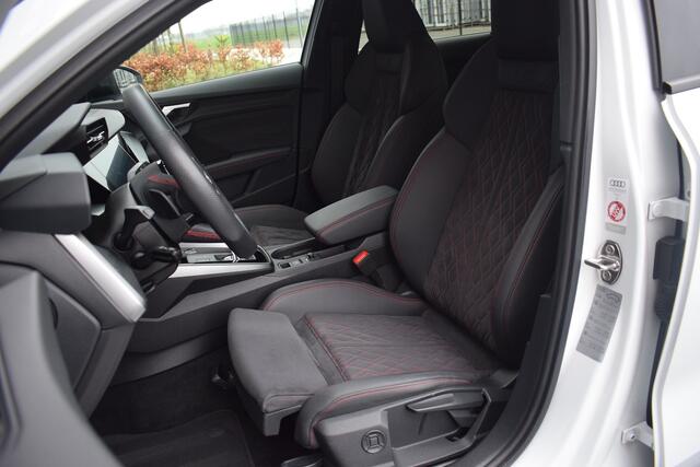 Audi A3 SPORTBACK 45 TFSI e S-line Competition | RS stoelen | Pano | 19"