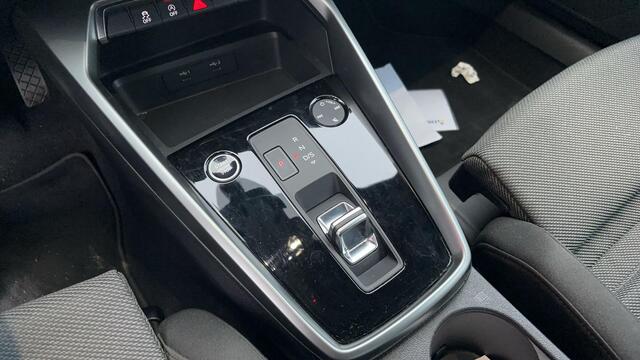 Audi A3 SPORTBACK 30 TFSI Advanced edition AUTOMAAT / TREKHAAK / FULL LED / CARPLAY / DAB+ / ACC VOORBEREID / NAVI / CLIMA / PDC / BLUETOOTH / NL-AUTO