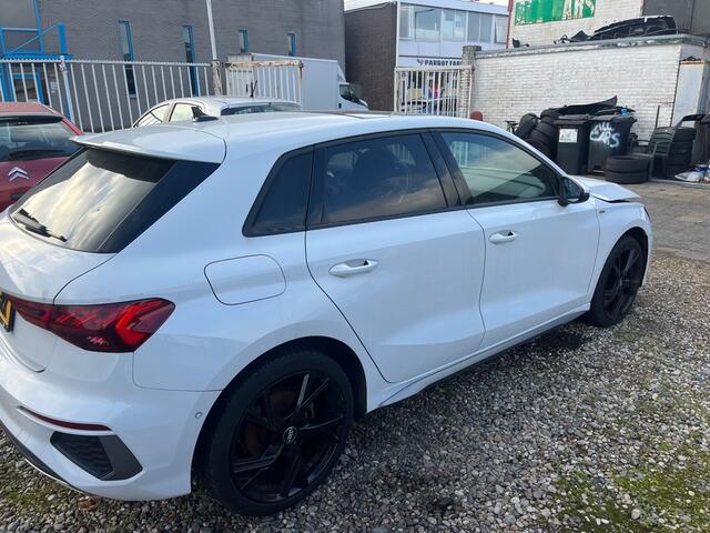 Audi A3 SPORTBACK 45 TFSI e S ed. Comp Voorschade airbags OK!!