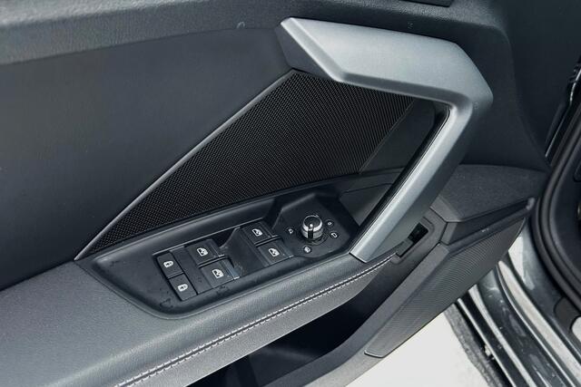 Audi A3 SPORTBACK 45 TFSIe 272pk S-Line Competition PANO 18" LEER ACC KEYLESS