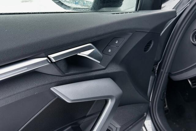 Audi A3 SPORTBACK 45 TFSIe 272pk S-Line Competition PANO 18" LEER ACC KEYLESS