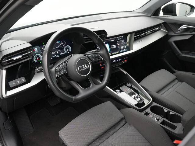 Audi A3 SPORTBACK 45 TFSI e 245 pk S-tronic S edition Competition / S-Line | LED koplampen | Trekhaak | Stoelverwarming | Sportstoelen | Standkachel | Remklauwen rood | 18 inch