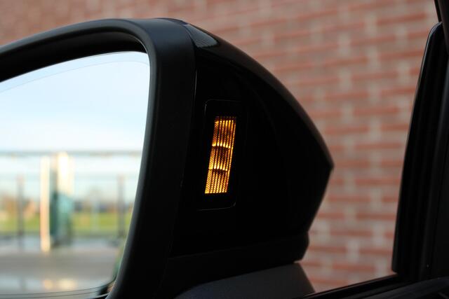 Audi A3 SPORTBACK 45 TFSI e S edition Competition 272PK |19-INCH|ELEKTR-STOELEN|VIRTUAL-PEDAL|LED|