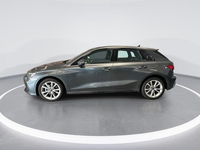 Audi A3 SPORTBACK 40 TFSIe 204pk S-Tronic S Edition · Camera · ACC · Apple/Android Car Play · Parkeer Assistent · Stoelverwarming · Sportstoelen · Garantie t/m 10-06-2029 of 100.000km