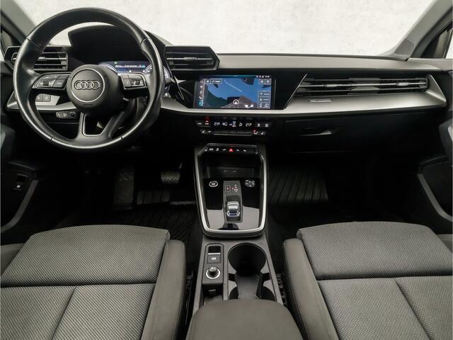 Audi A3 SPORTBACK 45 TFSI e S-Line Competition 245Pk Automaat (APPLE CARPLAY, GROOT NAVI, HEAD-UP DISPLAY, ELEK SPORTSTOELEN, STOELVERWARMING, ADAPTIVE CRUISE, LED, GETINT GLAS, NIEUWSTAAT)