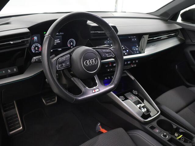 Audi A3 SPORTBACK 35 TFSI S edition | B&O Audio | Virtual Cockpit | Sport stoelen | Stoelverwarming | Panoramadak | Camera | DAB | Trekhaak | Matrix LED | Adaptieve Cruise Control |