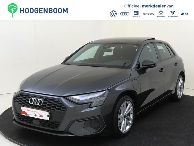 Audi A3 SPORTBACK 40 TFSI e Edition | Panoramadak | Parkeersensoren achter | Cruise control | CarPlay | Electronic climate control | Lane assist |